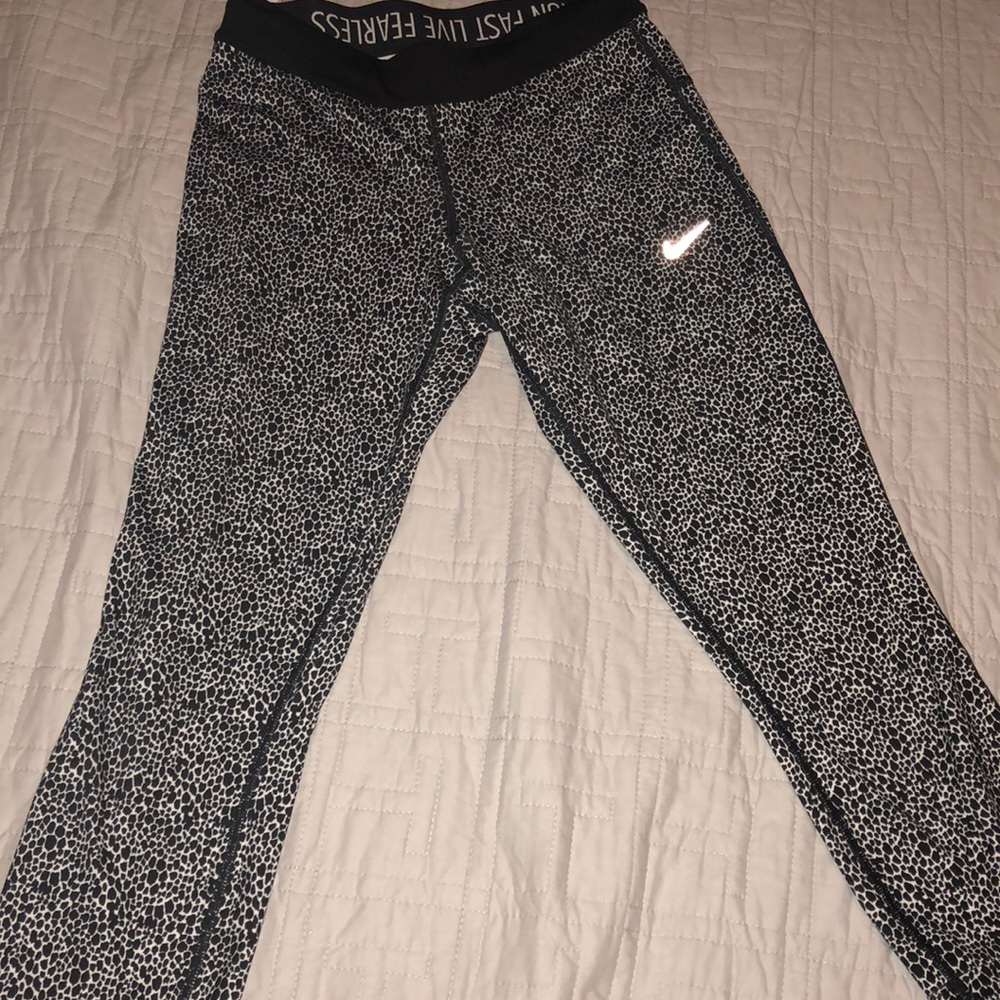 Nike capri workout leggings